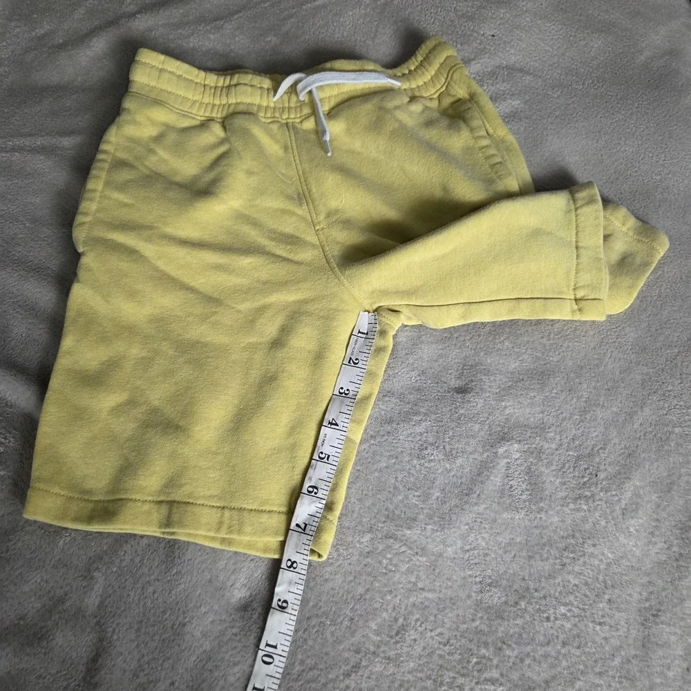 Old Navy Boys Size Large Pull-on Fleece Shorts Yellow Embroidered Shark Skeleton